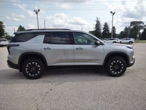 Used 2024 Chevrolet Traverse Z71 w/ LPO, Floor Liner Package AWD/4WD image 6