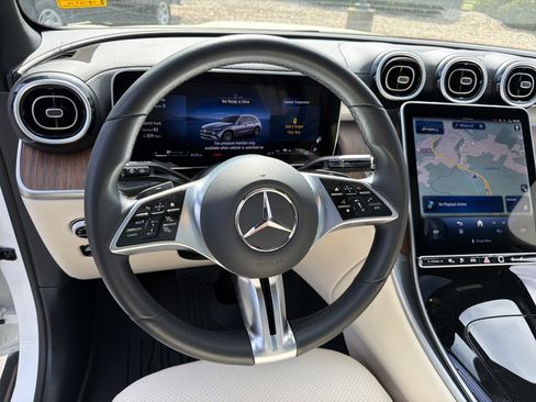 Used 2025 Mercedes-Benz GLC 350e 4MATIC image 24