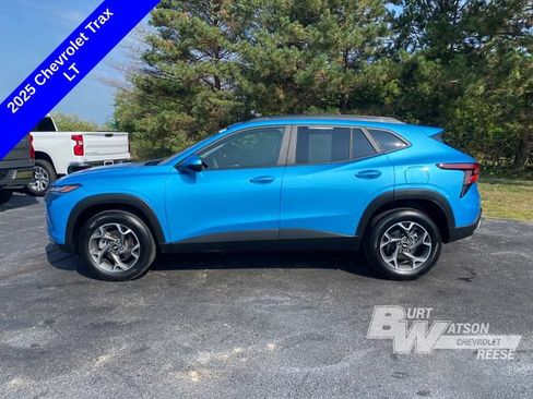 Used 2025 Chevrolet Trax LT FWD image 5