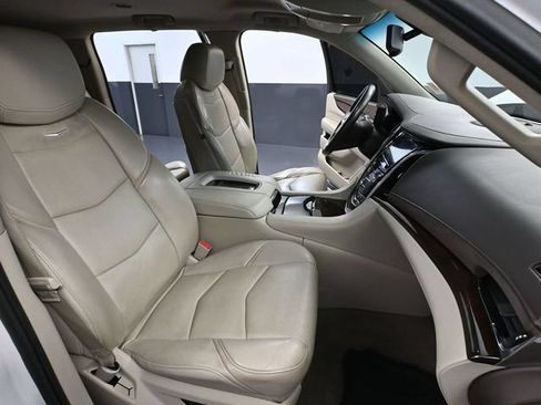 Used 2017 Cadillac Escalade ESV 4WD image 51