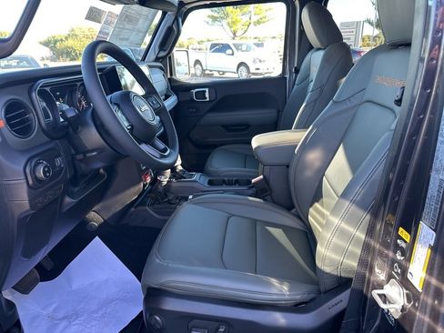 New 2025 Jeep Gladiator Mojave image 59