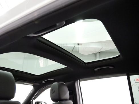 Used 2021 Mercedes-Benz GLB 250 4MATIC image 23