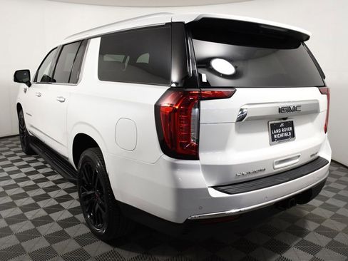 Used 2022 GMC Yukon XL SLT w/ SLT Premium Package AWD/4WD image 4