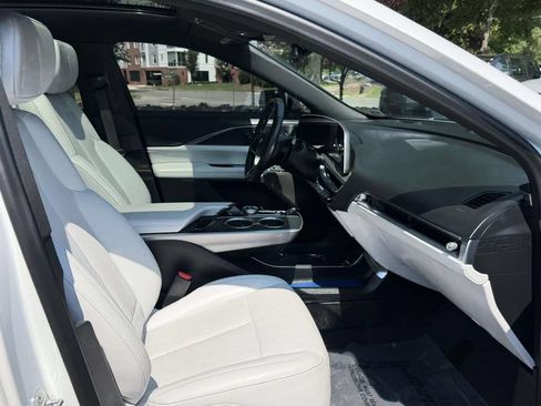 Used 2024 Cadillac Lyriq Luxury w/ LPO, Floor Liner Package AWD/4WD image 10
