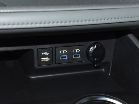 Used 2022 Toyota Highlander XLE AWD/4WD image 13