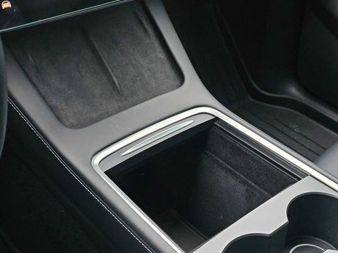 Used 2022 Tesla Model Y Performance image 34