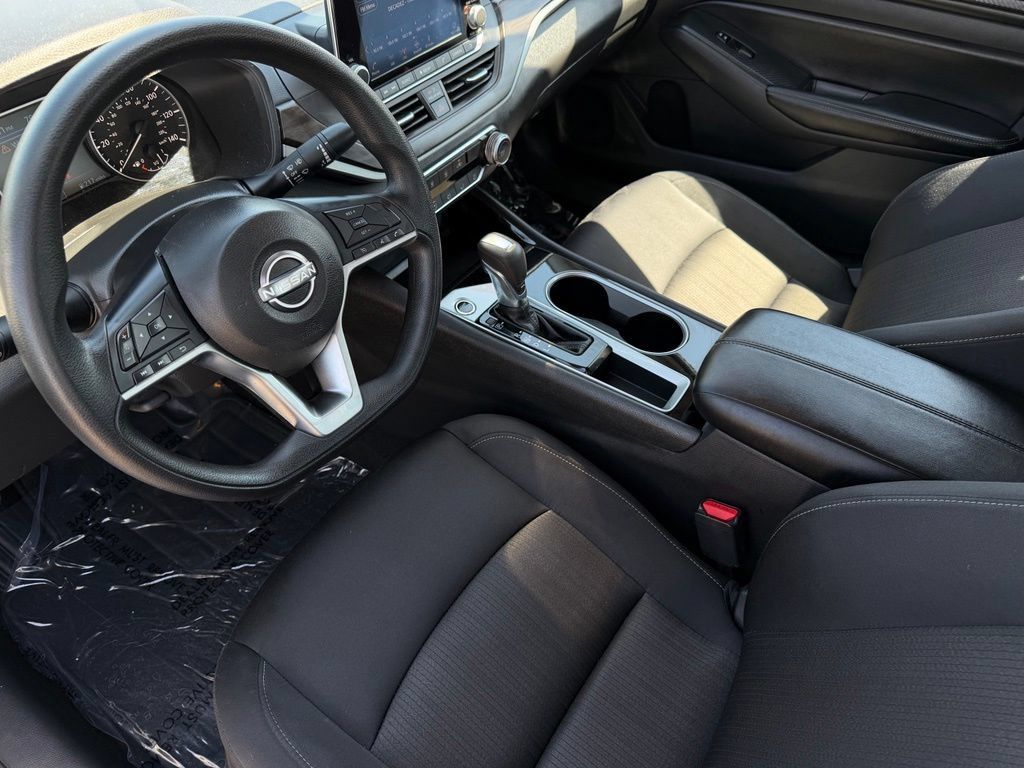Certified 2024 Nissan Altima 2.5 SV FWD image 16