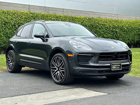 Certified 2026 Porsche Macan AWD/4WD image 10