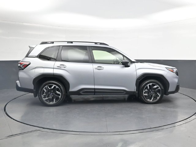 Used 2025 Subaru Forester Limited AWD/4WD image 3