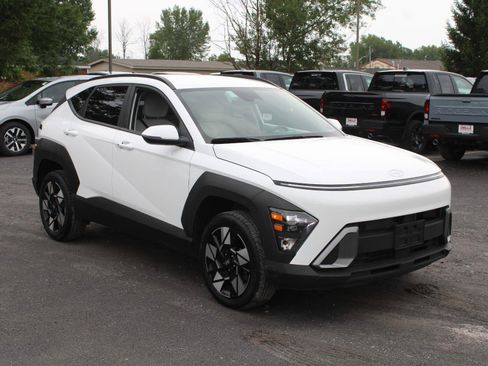 Used 2024 Hyundai Kona SEL AWD/4WD image 3