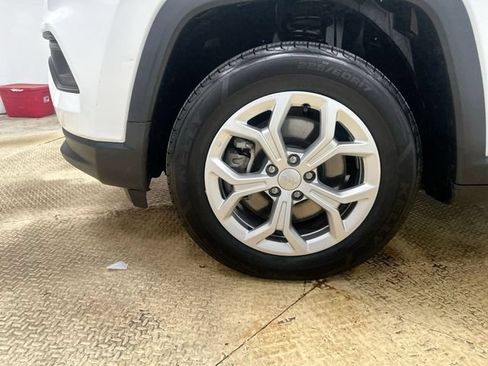 Used 2024 Jeep Compass Latitude AWD/4WD image 19