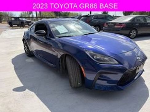 Used 2023 Toyota GR86 Base image 3
