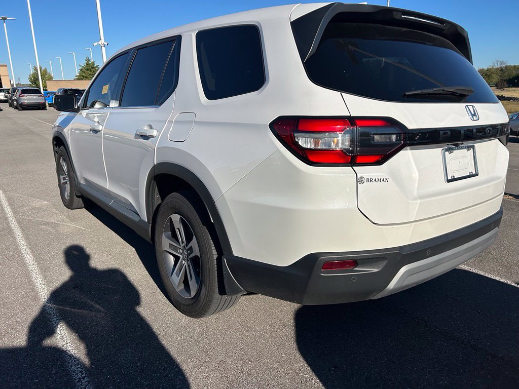 Used 2025 Honda Pilot EX-L image 4