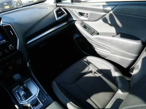 Used 2022 Subaru Forester Premium image 11