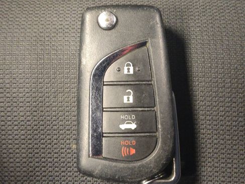 Used 2021 Toyota Corolla LE FWD image 32
