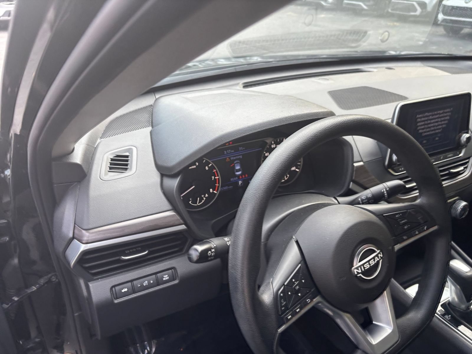 Used 2025 Nissan Altima 2.5 SV FWD image 30