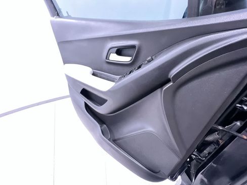 Used 2020 Chevrolet Trax LS FWD image 29