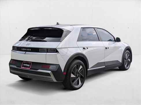 New 2025 Hyundai Ioniq 5 SE image 2