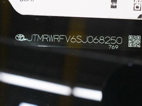 Used 2025 Toyota RAV4 XLE AWD/4WD image 31