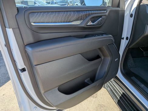 Used 2024 GMC Yukon Denali w/ Advanced Technology Package AWD/4WD image 8
