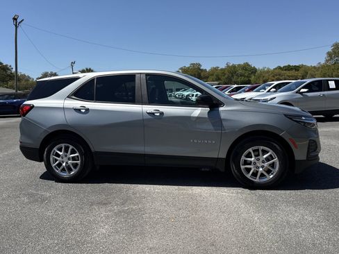 Used 2023 Chevrolet Equinox LS w/ LS Convenience Package FWD image 6
