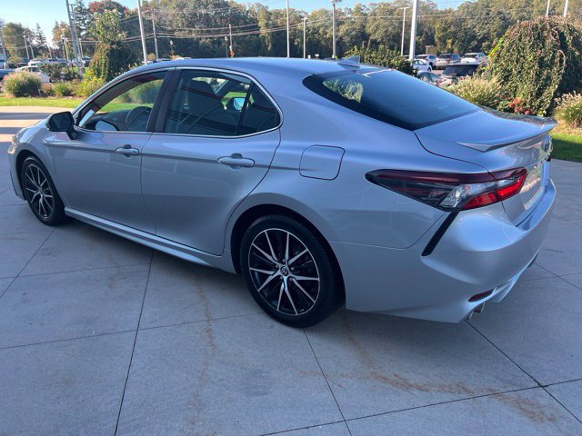 Used 2022 Toyota Camry SE FWD image 5