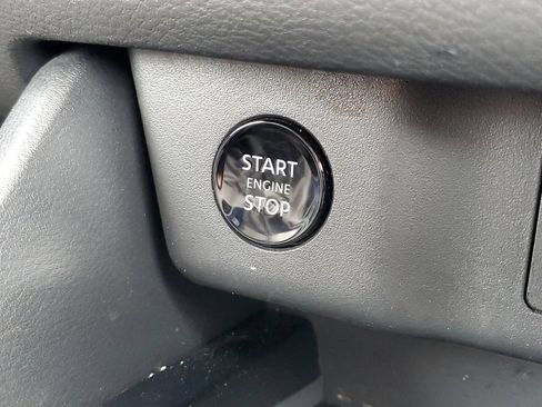 Used 2025 Nissan Rogue SV AWD/4WD image 33