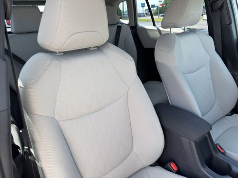 Used 2026 Toyota Corolla Cross LE FWD image 23