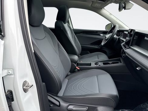 New 2026 Volkswagen Tiguan SE AWD/4WD image 24