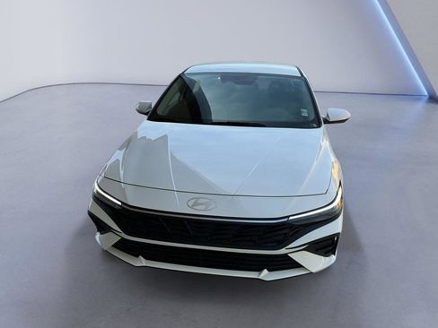 New 2026 Hyundai Elantra SE FWD image 2