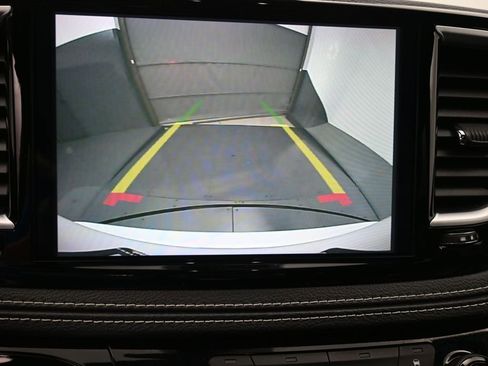 Used 2025 Chrysler Pacifica Limited image 12