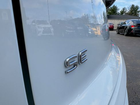 Used 2025 Volkswagen Atlas Cross Sport SE w/ Panoramic Sunroof Package image 10