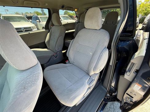 Used 2019 Toyota Sienna LE AWD/4WD image 21