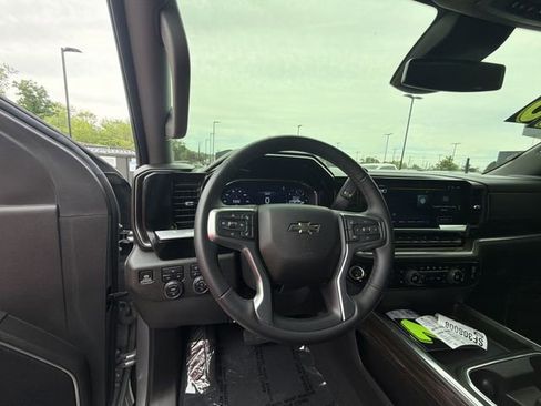 Used 2025 Chevrolet Silverado 2500 LT w/ Trail Boss Package AWD/4WD image 14