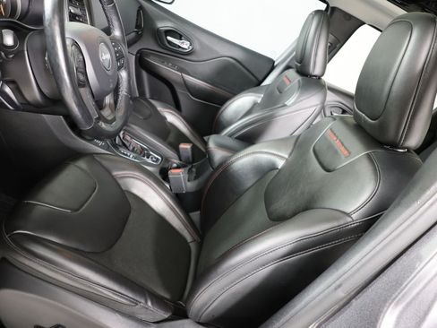 Used 2021 Jeep Cherokee Trailhawk w/ Sun, Sound & Nav Group AWD/4WD image 9