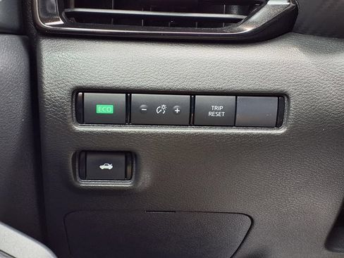 Used 2024 Nissan Sentra SV FWD image 16
