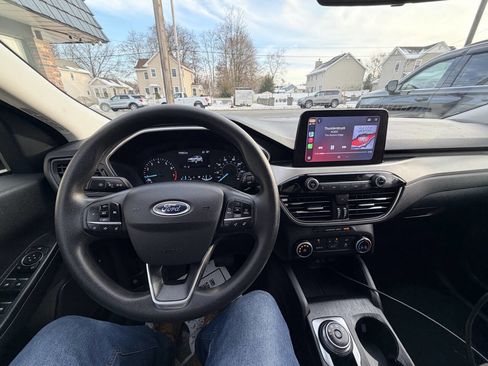 Used 2022 Ford Escape SE image 9