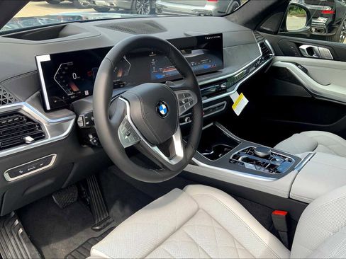 Used 2026 BMW X7 xDrive40i image 9