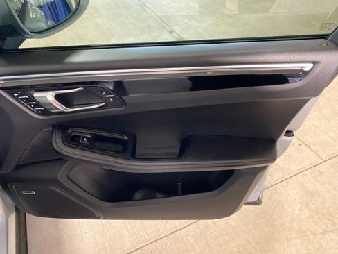 Used 2017 Porsche Macan AWD/4WD image 10