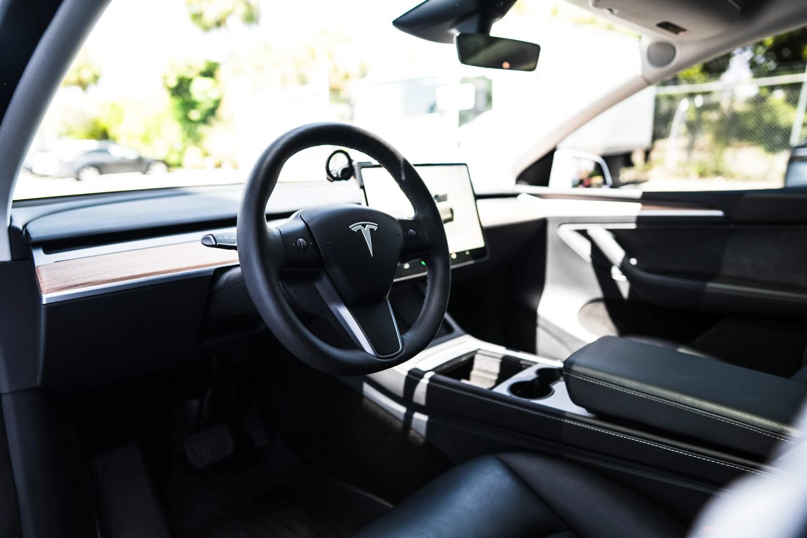 Used 2024 Tesla Model Y 2WD image 15