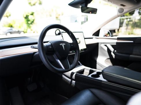 Used 2024 Tesla Model Y 2WD image 15