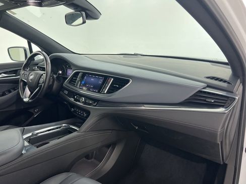 Used 2022 Buick Enclave Essence image 26
