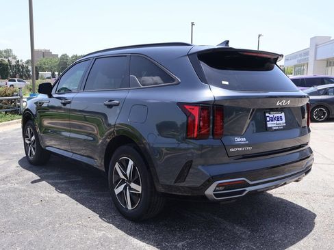 Certified 2023 Kia Sorento S FWD image 5