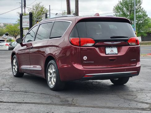 Used 2018 Chrysler Pacifica Limited FWD image 11