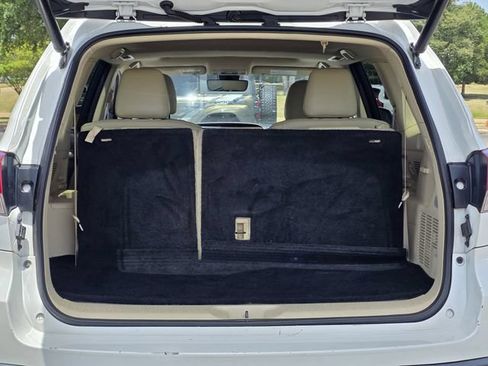 Used 2019 Toyota Highlander XLE FWD image 31
