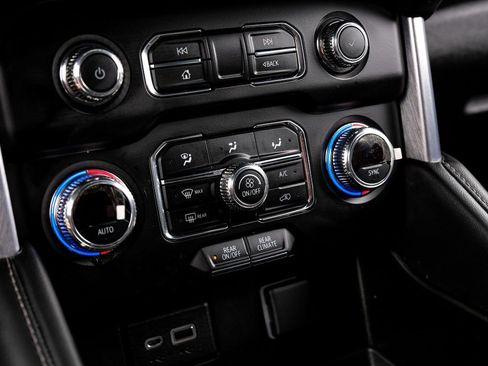 Used 2022 GMC Yukon XL SLE image 24