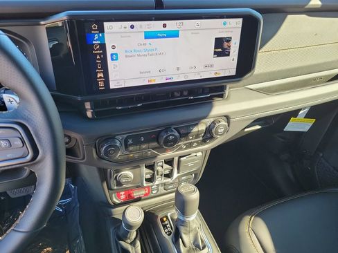 New 2025 Jeep Wrangler Unlimited Rubicon 392 image 32