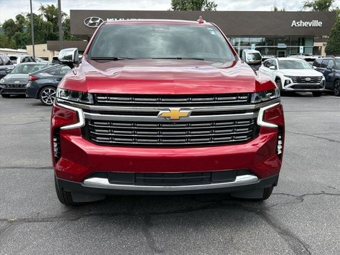 Used 2024 Chevrolet Suburban Premier w/ Premium Package AWD/4WD image 2