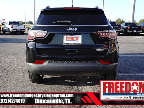 Used 2018 Jeep Compass Latitude FWD image 4