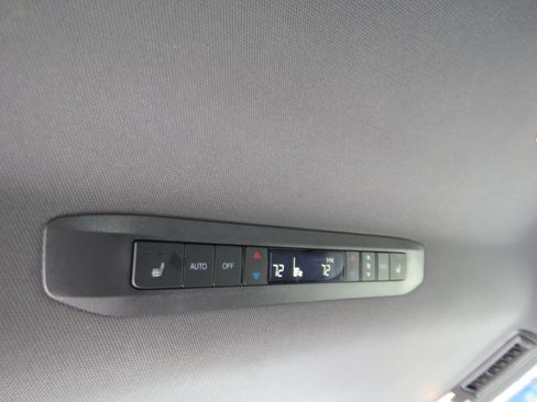 Used 2024 Toyota Sienna Platinum image 16